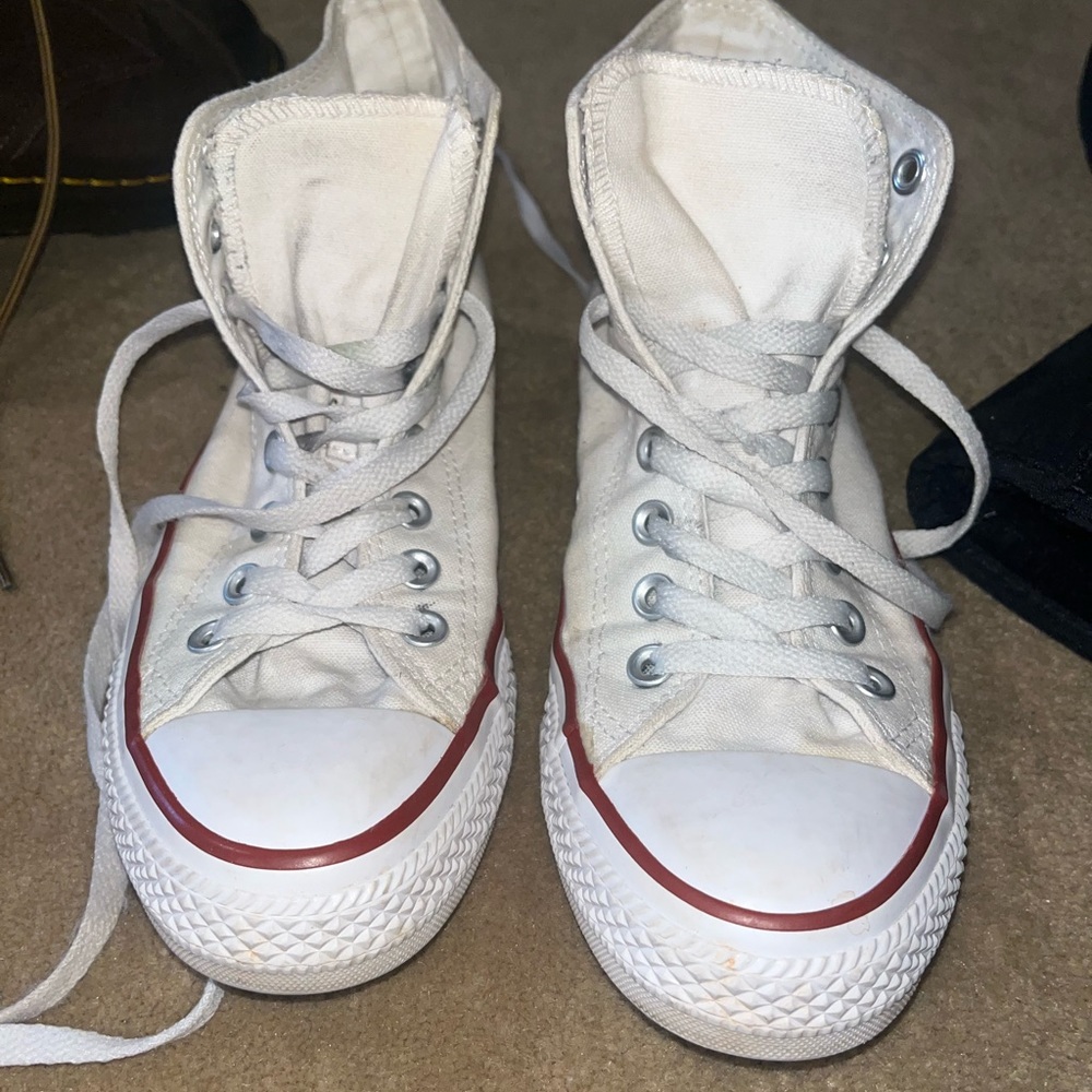 White converse. Women’s US 8.5. Need a good wash